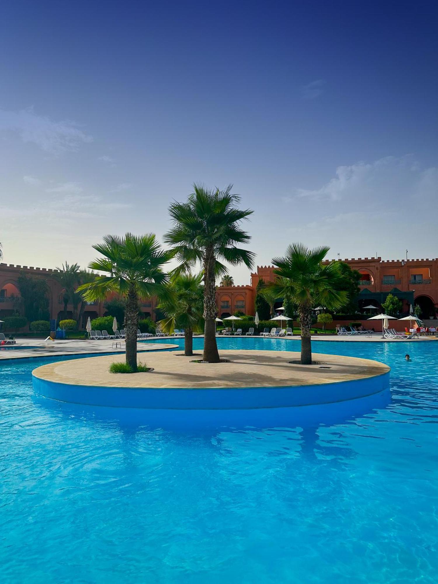Grand Mogador Agdal & Spa Marrakesh Esterno foto The swimming pool at the hotel